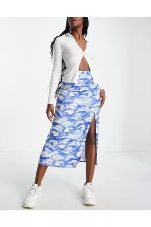 Monki Midi skirt with leg slit in wave print