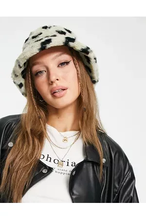 Pieces Teddy bucket hat in black & white heart print