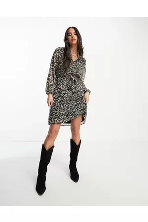ONLY Women Casual Dresses - V neck tie waist mini smock dress in leopard