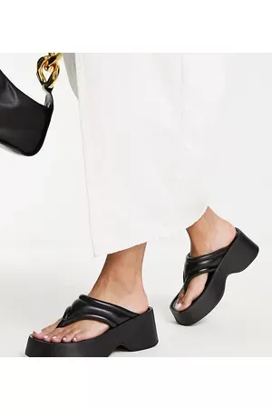 London Rebel Women Sandals - Flatform toe thong sandals in