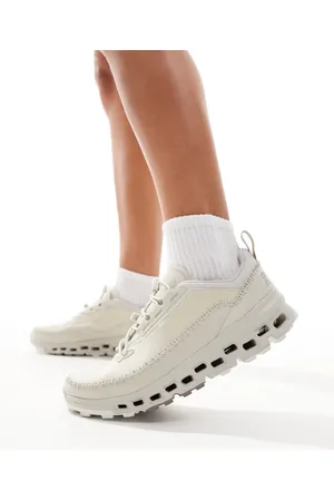On Running ON Cloudaway 2 trail running trainers in stone and white