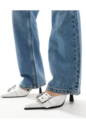 Bershka Buckle detail heeled court shoes in