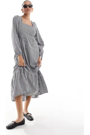 Brave Soul Puff sleeve seersucker gingham tiered dress in and white