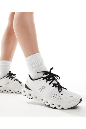 On Running ON Cloud X 4 training trainers in and black