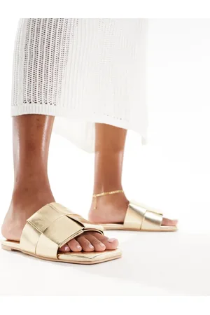 Glamorous Weave slides in
