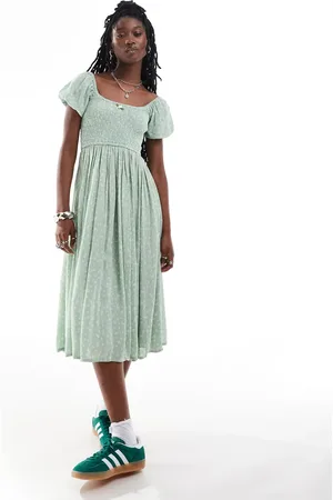 Daisy Street Shirred bust midi smock dress in sage ditsy with rosette detail