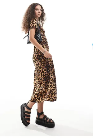 Glamorous V neck midi dress in leopard