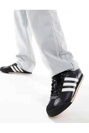 adidas Kick trainers in and white