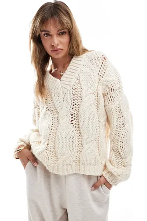 4th & Reckless Cable knit v neck jumper in cream