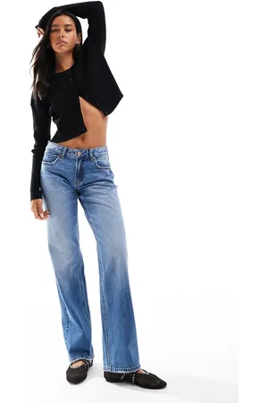 Stradivarius Low waist straight leg jean in medium wash