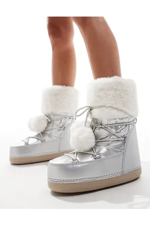 Public Desire Aster snowboots with with fur trim and pom pom detail in