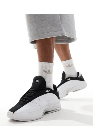adidas IIInfinity 130 trainers in and black