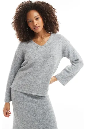 4th & Reckless Fluffy wool mix knitted v neck jumper co-ord in