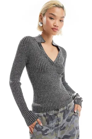 COLLUSION Shimmer knitted v neck collar top in