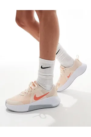 Nike MC 3 trainers in and orange