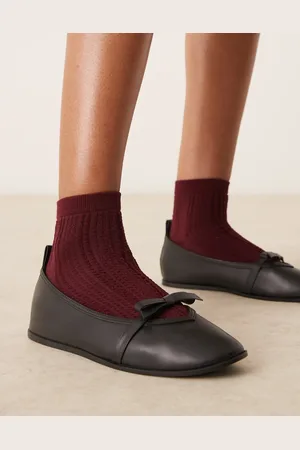 Sui Ava Sofie pointelle ankle socks in burgundy