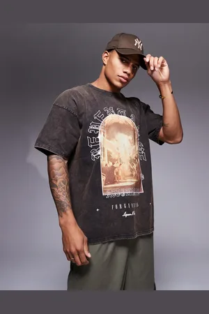 Liquor N Poker Renaissance graphic t-shirt in
