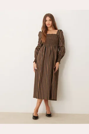 Glamorous Long sleeve shirred body maxi dress in brown black stripe