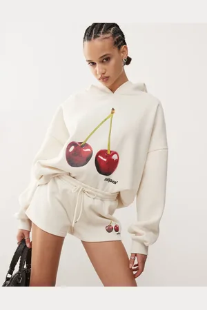 Edikted Mon cheri shorts in cream co-ord