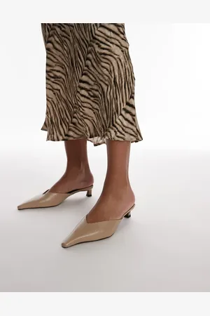 Topshop Dolly closed toe heels in taupe