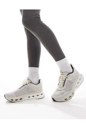 On Running ON Cloudnova X performance training trainers in silver mulberry