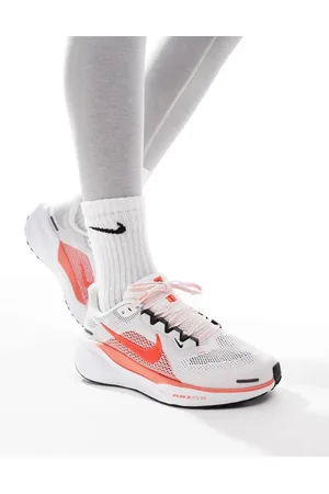 Nike Air Zoom Pegasus 41 trainers in white and