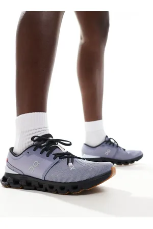 On Running ON Cloud X 4 training trainers in dark and black
