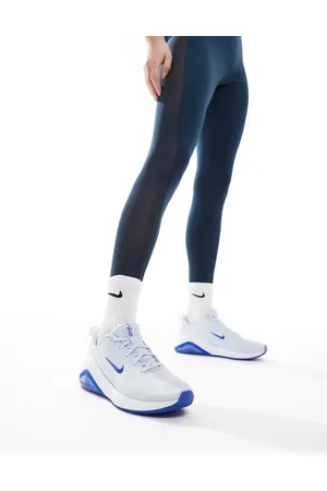 Nike Air Zoom Bella 7 trainers in and white