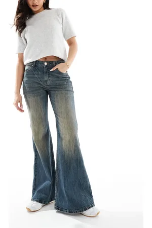 Bershka Flared jeans in dirty wash