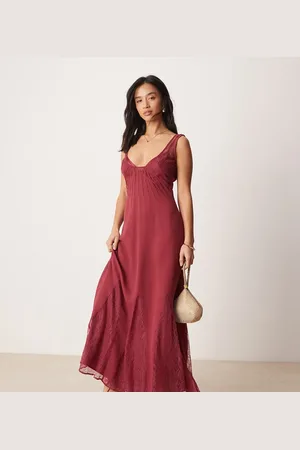 ASOS ASOS DESIGN Petite lace and chiffon maxi dress with godets in raspberry