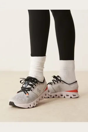 On Running ON Cloud X 4 training trainers in grey and red
