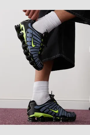 Nike Shox TL trainers in and green