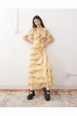 Reclaimed Maxi tea dress with lace in ditsy butter yellow floral print