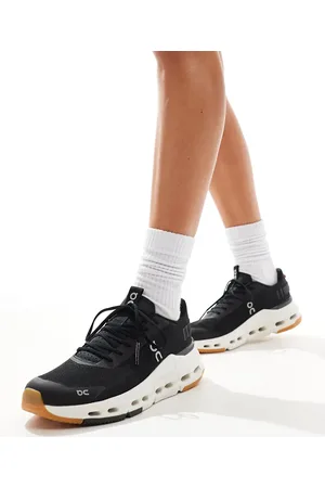 On Running ON Cloudnova Form 2 all day trainers in and white