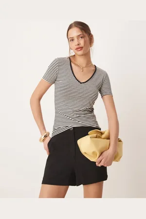AWARE V neck t-shirt with contrast trim in mono stripe