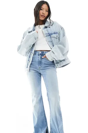 Stradivarius Petite D74 flare slit jean in medium wash