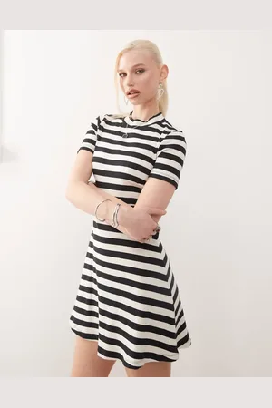 Noisy May Short sleeve skater dress in & white stripe