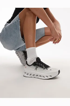 On Running ON Cloudtilt all day trainers in white and