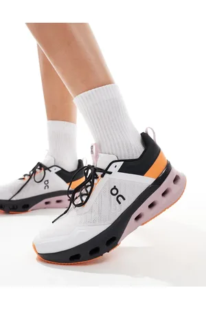 On Running ON Cloudnova X training trainers in and orange