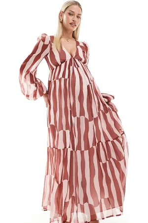 ASOS ASOS DESIGN Maternity long sleeve V neck tiered maxi dress in rust abstract print