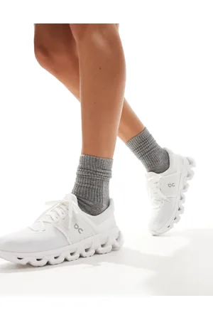 On Running ON Cloudswift 3 AD running trainers in all