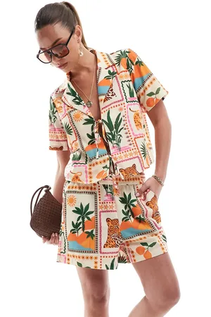 VERO MODA Pull on shorts co-ord in tropical postcard print