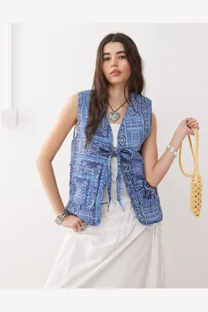 Reclaimed Printed tie front quilted reversible gilet in powder print