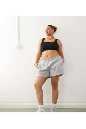 Noisy May Elasticated waist shorts in light