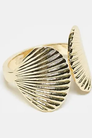 Pieces® Clam shell adjustable ring in tone