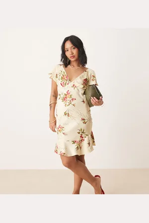 ASOS ASOS DESIGN Petite flutter sleeve mini dress in floral print