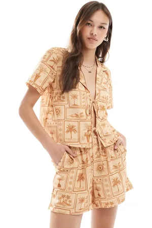 VERO MODA Pull on shorts co-ord in tonal postcard print