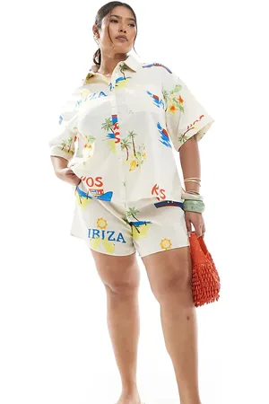 Pieces® Pieces Curve high waist short co-ord in cream based conversational print