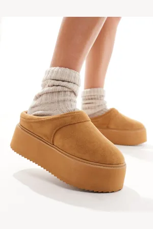 Bershka Slip on cosy platform boots in tan