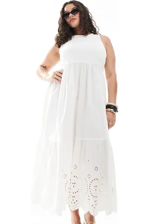 New Look New Look Curve embroidered midi dress in